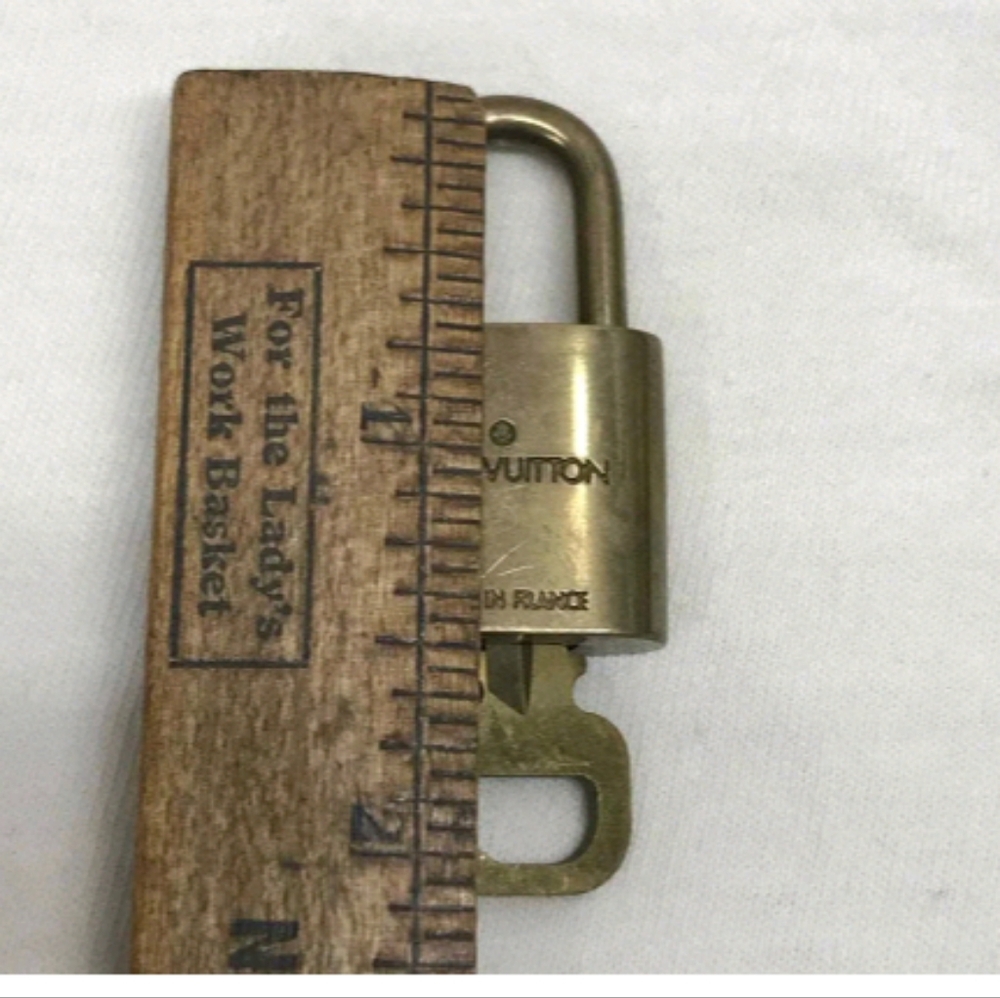 Authentic Louis Vuitton Lock & Key # 310 - Picture 4 of 11